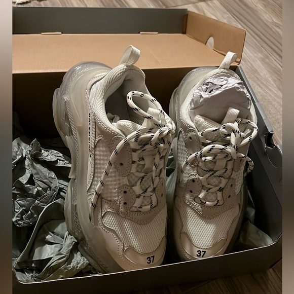 Balenciaga Triple S Sneakers size 37/7 - Picture 4 of 6